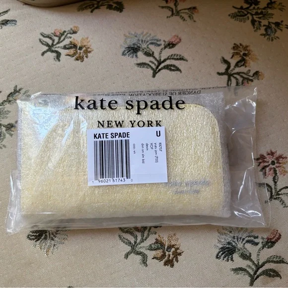 NWT Kate Spade Devin Small Slim Bifold Yellow Wallet with Flower Charm - Picture 2 of 8